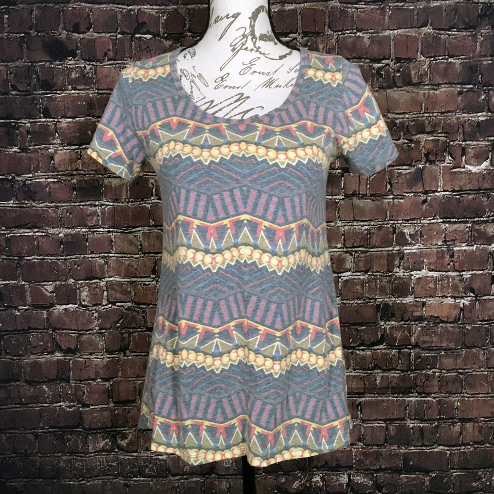 LuLaRoe Geometric Pattern Short Sleeve Tunic Top